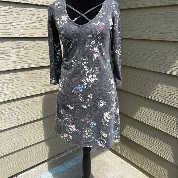 Love Fire women's dress, size XS, gray floral 3/4 sleeves. - Picture 2 of 7